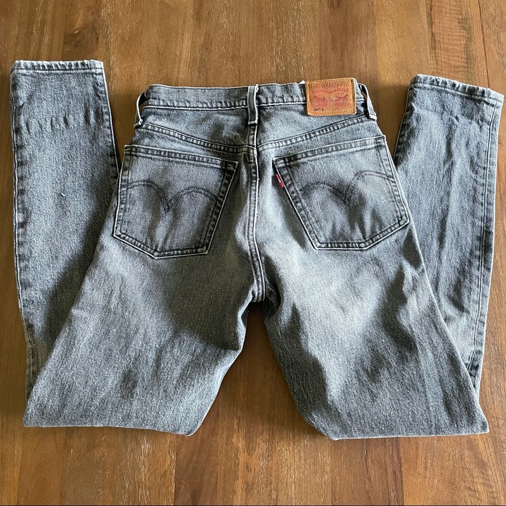 Women’s Levi’s size 24 straight/skinny grey wash jeans